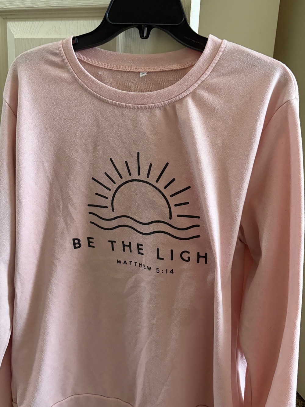 Women’s Pink 'Be The Light' Graphic Sweatshirt